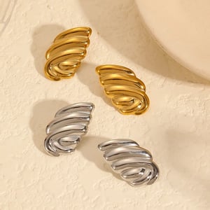 1 pair luxurious retro style angel wings shape stainless steel  gold plated women's stud earrings h5